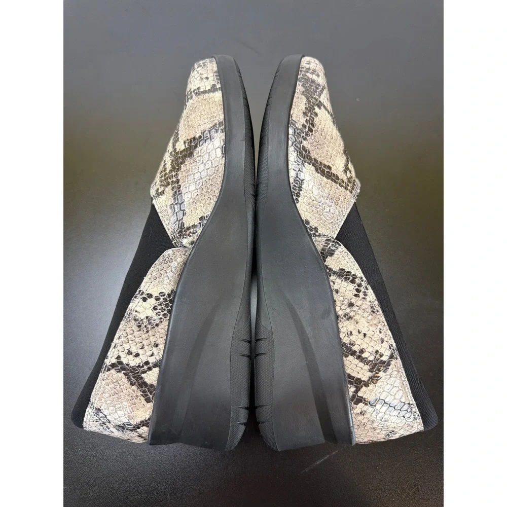 Clarks Ultimate Comfort Suttyn Walk Grey Snake Python Gris Slip On Wedges Size 9